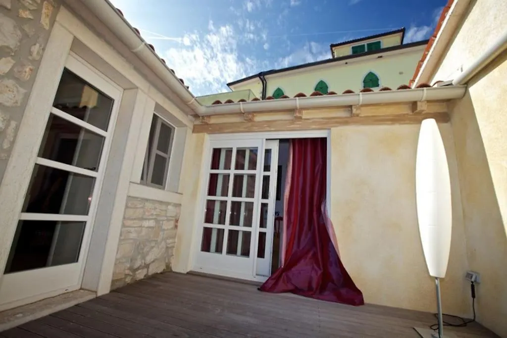 Charming Holiday House In Vrsar Croatia